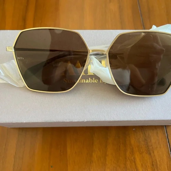 Gold and Brown Geometric Sunglasses with Modern Design - Picture 1 of 3
